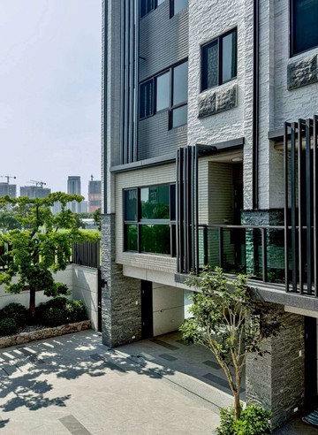 已售出~超狂｜十四期免4000萬｜全新電梯別墅｜台中市北屯區敦和二街