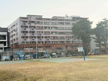 三賢公園第一排45坪店住附車位｜台中市東區東英十六街