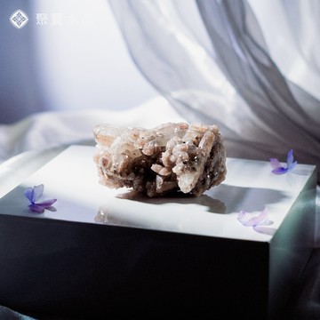 【紅硅水晶魚眼共生】天然原礦 水晶擺件 風水 招財 能量石 消磁淨化 收藏 直播 聚寶水晶