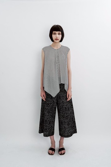 不對稱垂墜。條紋絲棉上衣。春夏 | Ysanne