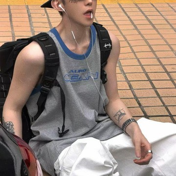 潮流男款運動夏季背心新款男士百搭休閒透氣舒適寬鬆坎肩 無袖背心 內搭 運動背心 背心男 寬肩背心 韓版 寬鬆印花 無袖