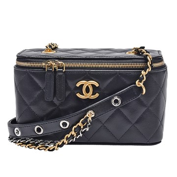 CHANEL 經典菱格紋小羊皮拉鍊洞洞背帶斜背化妝包(黑)