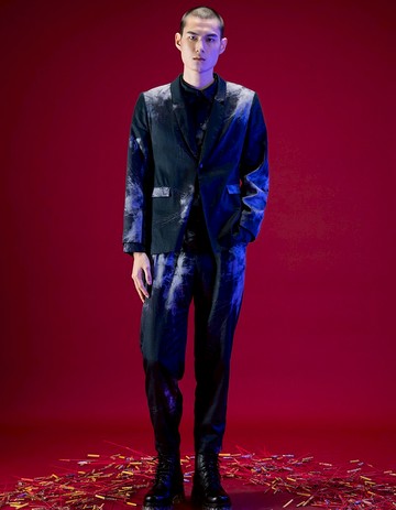 蜂炮炸裂黑白印花短西裝外套