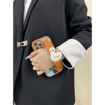 腕帶油畫鴨蘋果16promax斜挎iphone15手機殼plus適用mini硅13膠12防11摔x新s款r女e高7級p感g情14侶max時8尚6