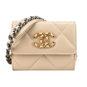 CHANEL 19系列經典雙C LOGO菱格小羊皮金釦零錢斜背包（粉膚） _廠商直送