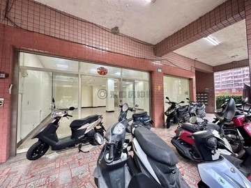 二橋國小旁雙拼大面寬大坪數店面+車位｜新北市鶯歌區二甲路