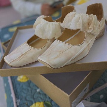 2025新款春秋一字帶涼鞋復古文藝瑪麗珍鞋方頭粗跟仙女風綢緞單鞋