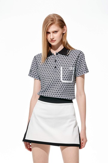 黑白LOGO小花印花上衣