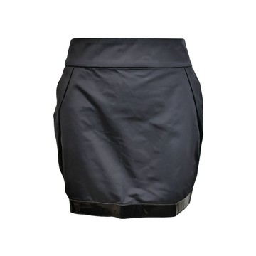 Lizzy簡約素面黑色花苞短裙