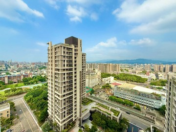 賠售)湖濱城~高樓無敵視野~挑高4.4米~平面車位｜台中市東區樂業二路