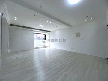 河堤社區｜質感美樓中樓｜三房平車｜高雄市三民區河堤路