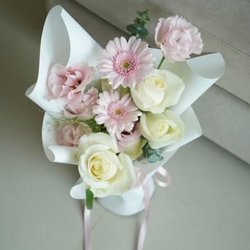 -限台中配送-【Blooming.sein 林粼花藝設計】情人節快樂💕 鮮花花束 粉白花束 情人節 生日 告白 求婚 節日禮物