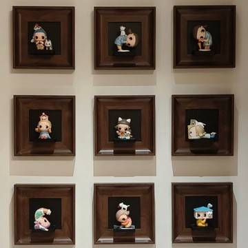 小野星星人畵框展示架墻上磁吸手娃娃展示盒掛墻
