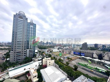 專任熊貓福華視野戶｜裕元飯店旁｜高樓三房車位｜台中市西屯區福安路