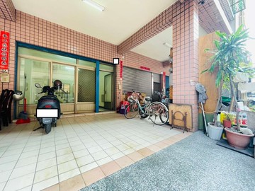 翎(專)桂林商圈騎樓可停車正街上住三透天｜高雄市小港區新昌街