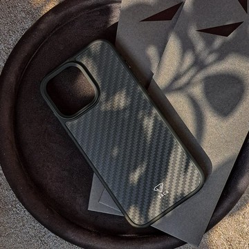 iPhone 16 Pro/ Pro Max case fully hemmed