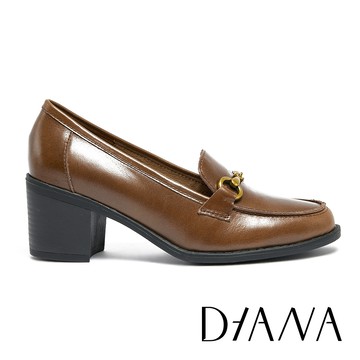 DIANA 復古馬銜釦真皮中跟樂福鞋 咖啡 #54787