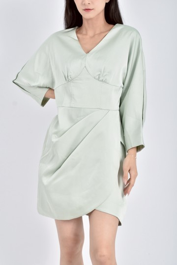 (S) 質感緞面七分袖綠色洋裝