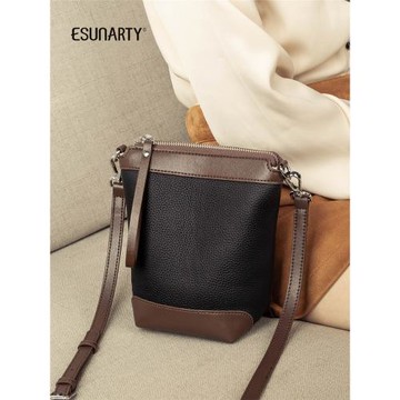 輕便斜挎小包包女2025年新款潮秋冬真皮單肩手機包女士迷你水桶包