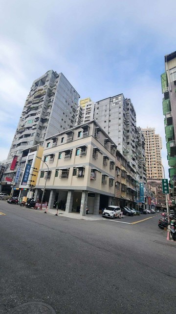 鼎山家樂福旁大坪數4房+平車大樓｜高雄市三民區鼎華路