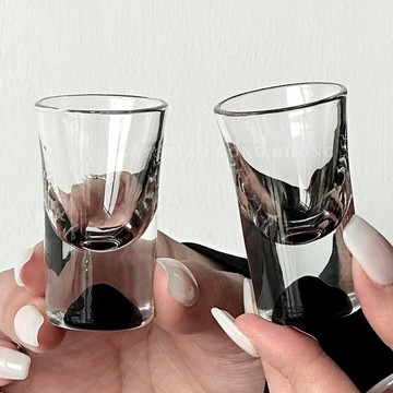 高級感黑色冰山白酒杯家用輕奢玻璃小酒杯一口杯烈酒子彈杯清酒杯