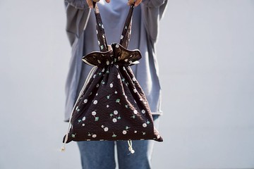 甜美熱門禮物 中菁菁束口袋  黑荷の花