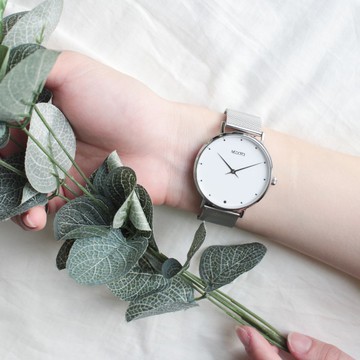 Chica系列簡約雙針不鏽鋼網帶女錶 / CH-9407