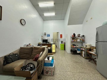 楊小扁~鄰建工商圈八米路正二樓騎樓金店面｜高雄市三民區建元路