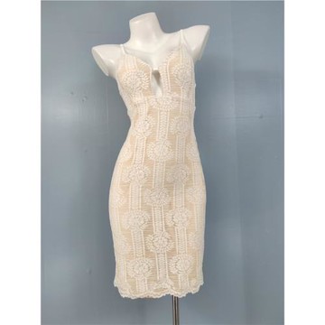 外貿單跨境精品LU家蕾絲鏤空鉤花吊帶漏胸性感包臀連衣裙女神短裙