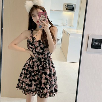 辣妹碎花吊帶裙子女法式2022新款度假設計感桔梗赫本風無袖連衣裙