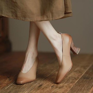 小眾設計師款~軟皮奶奶鞋女法式復古真皮氣質一腳蹬v口高跟單鞋潮