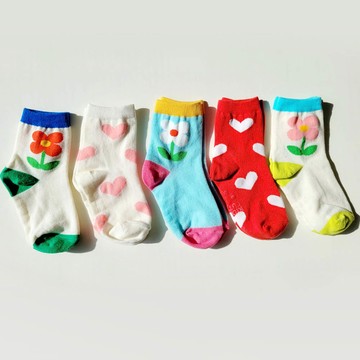 韓國連線 - (五入組)韓製兒童中筒襪-花朵X愛心