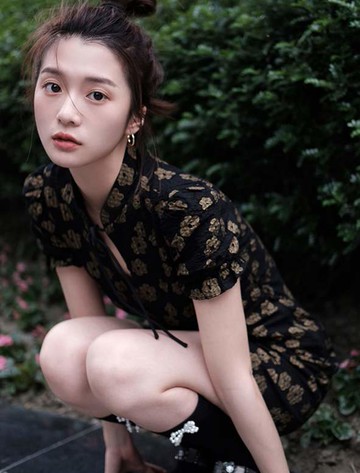 2022赫本風新款小黑裙旗袍女春連衣裙御姐氣質復古改良版法式裙子