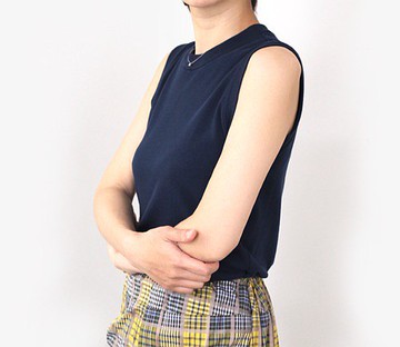 注重造型的成人削肩T卹【尺碼和顏色可選】