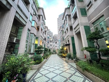 桃園區只要1字頭/富及帝大坪數透天/近省道 麥當勞｜桃園市桃園區國強二街