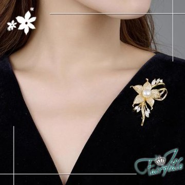 伊飾童話 滿鑽禮花 花朵珍珠仕女胸針防走光別針