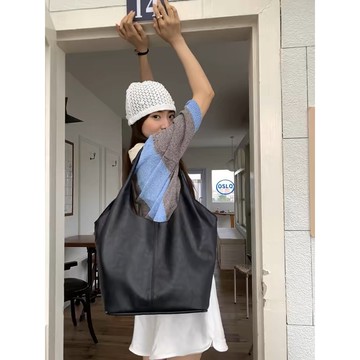 免運🎀大容量托特包女士單肩包2025新款小眾高級設計感包包 韓國真皮包包 休閒通勤包 單肩側背包 純色手提包 質感斜背包