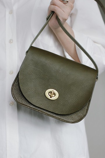 手工手縫軟植鞣革真皮轉擰鎖馬鞍包