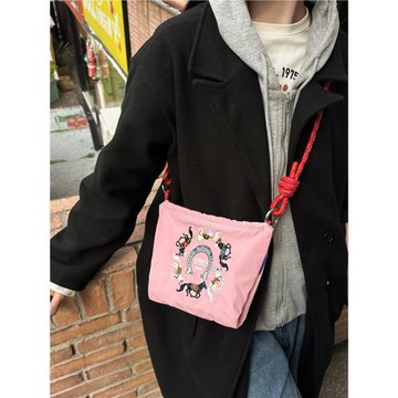 2025新款日系刺繡手機包簡約包包女時尚百搭便攜潮流斜挎單肩包女