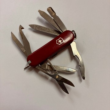 ［沐沐屋］VICTORINOX 瑞士維氏 58mm 冠軍小刀 Minichamp 16用瑞士刀/0.6385