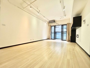 買這間屋主送iphone17屋況超美休旅車位｜台中市北屯區軍福十六路