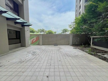 市醫特區｜水蓮10｜２房平車｜稀有美式大庭院｜台中市北屯區太和東街