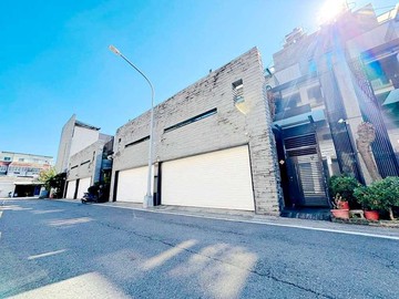 鳥松仁美 | 大塊山湖 | 孝親併排雙車墅｜高雄市鳥松區華山路