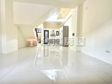 大里修平科大全新落成雙車庫別墅/有質感的家｜台中市大里區鳳凰路