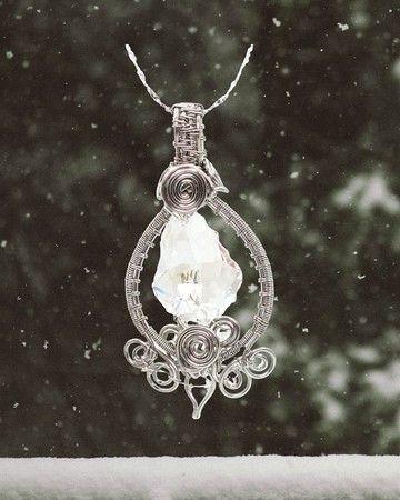 寶麗金珠寶-施華洛世奇銅線編織墜