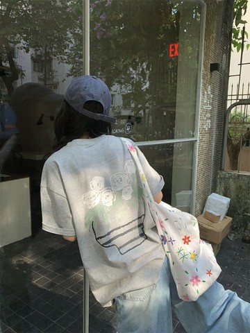 【限時79折】花束筆跡寬鬆圓領短袖T恤-10105
