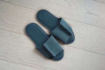 皮革室內拖鞋 | 土耳其藍