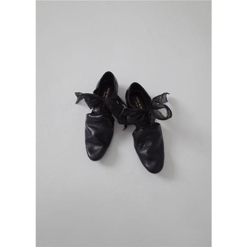 HOME WORK 18ss 簡潔褶皺鏤空絲帶裝飾鞋 黑