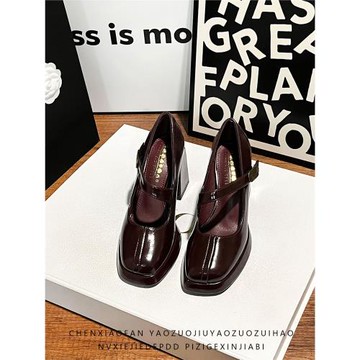 粗跟高跟鞋女2025新款時尚復古安可拉紅一字帶方頭淺口不累腳單鞋