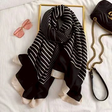 CHU FASHION 方條紋黑色圍巾 團購品